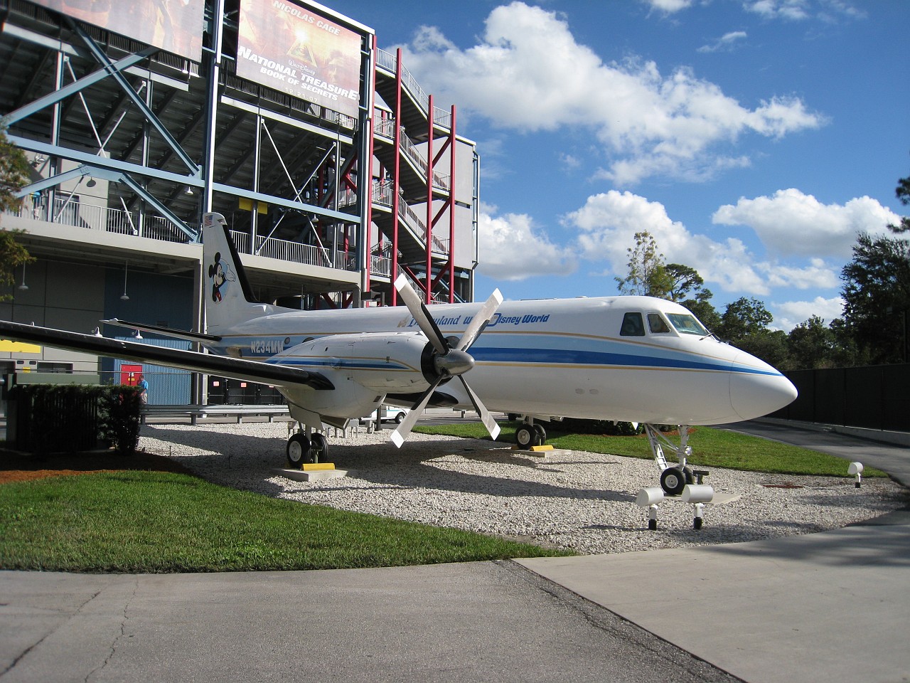 Vacation 2007-12 - Beaches Disney Hotels 0826.jpg - On the 2007-08 Florida vacation we visited beaches from Fort Myers to Sanibel Island sampling local food along the way. Green water and white sugar beaches! Arriving at Disney World we visited several of the theme resorts.